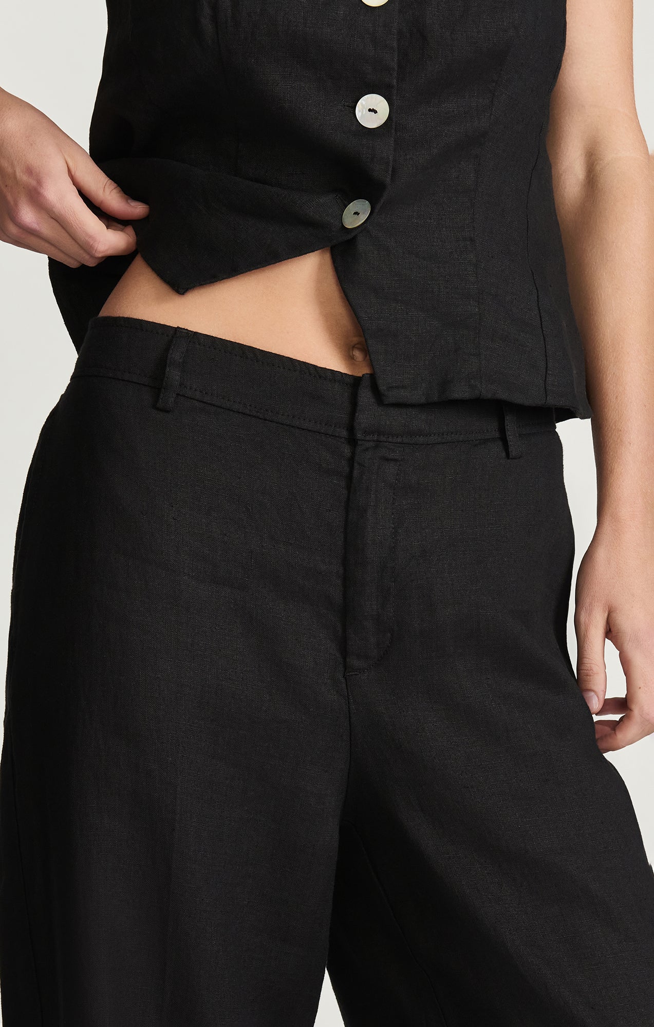 LINEN STRAIGHT LEG PANTS IN BLACK - Image 5